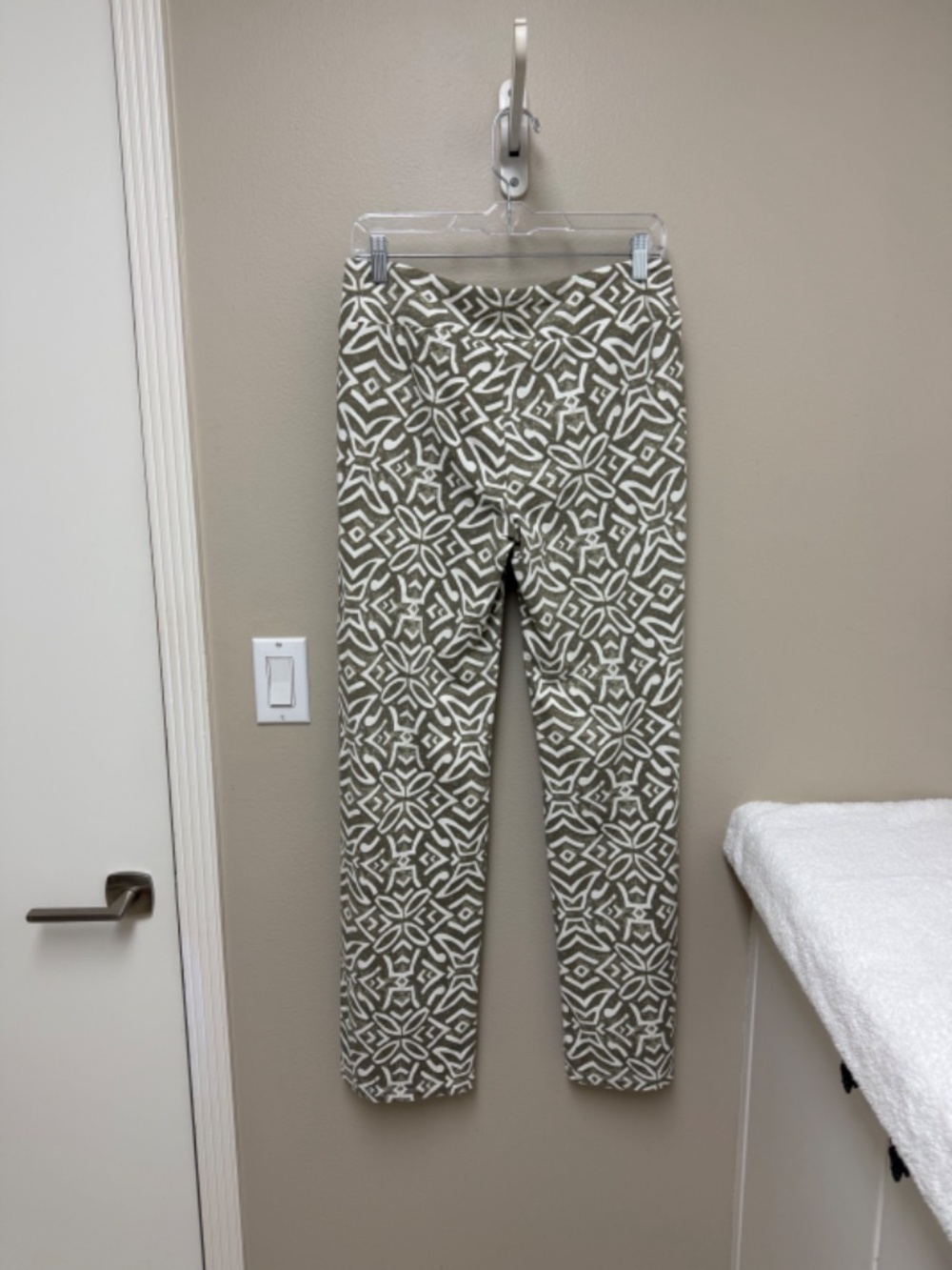 NEW! J. McLaughlin Carmel Pants Pull On Stretch Tan/Cream Nile Geo Print Size S - Picture 6 of 12